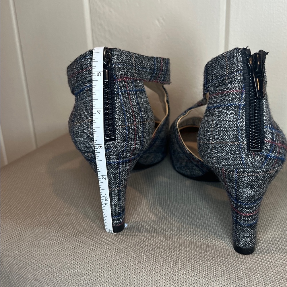 LifeStride Woman Giovanna 2 Grey Plaid Fabric Pump - Picture 4 of 9
